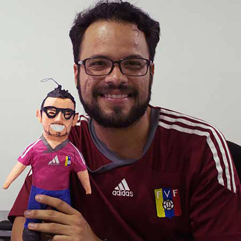 mini me mail-a-pinata