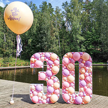 freestanding 30 balloon mosaic next to a lake