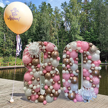 freestanding 80 balloon mosaic next to a lake